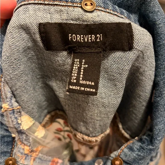 Handmade/upcycled floral embroidered/panel denim jacket - Picture 3 of 3